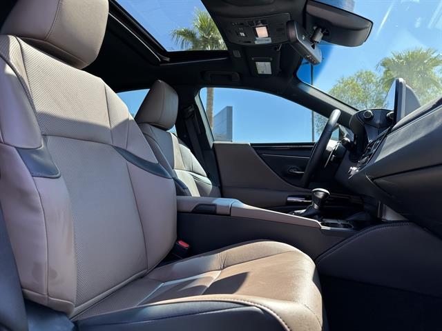 2025 Lexus ES Base photo 9