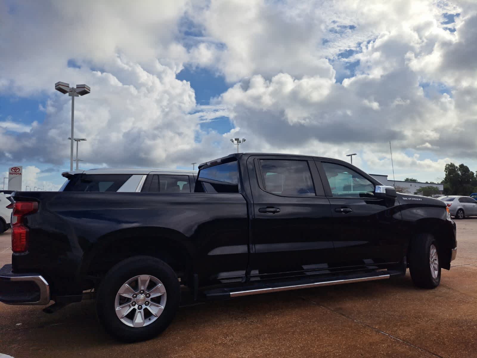 2024 Chevrolet Silverado 1500 LT photo 4