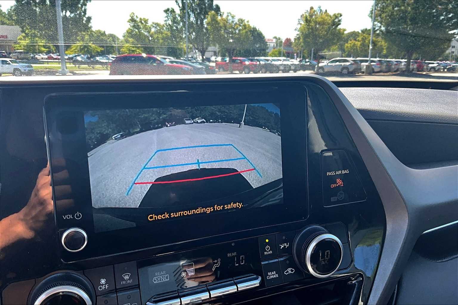 2023 Toyota Highlander L photo 23