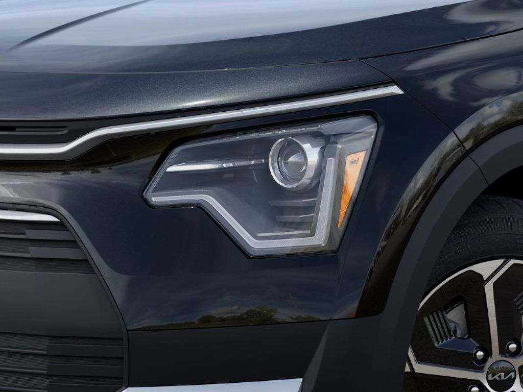 2025 Kia Niro LX photo 6