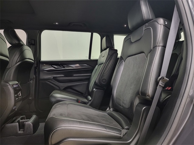 2023 Jeep Grand Cherokee Altitude photo 17