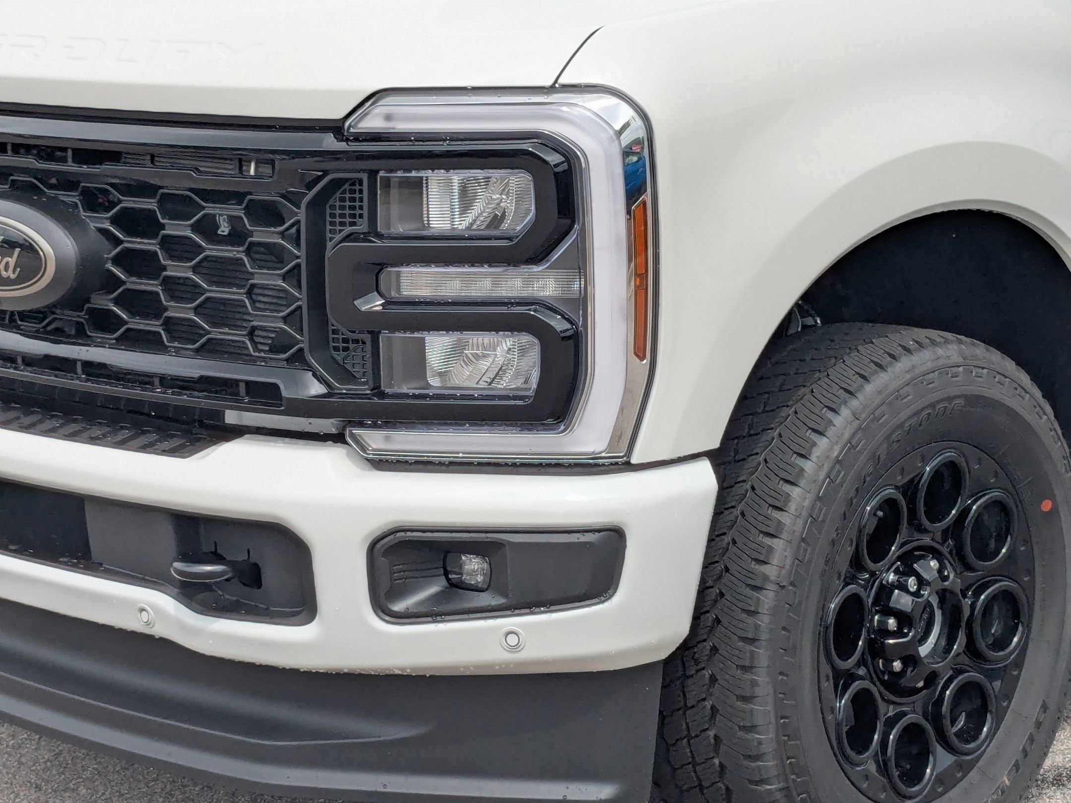 2025 Ford F-350 Lariat photo 2