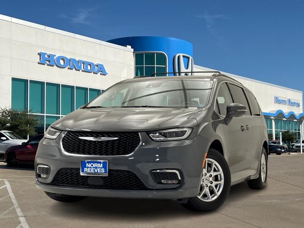 2022 Chrysler Pacifica Touring L's photo