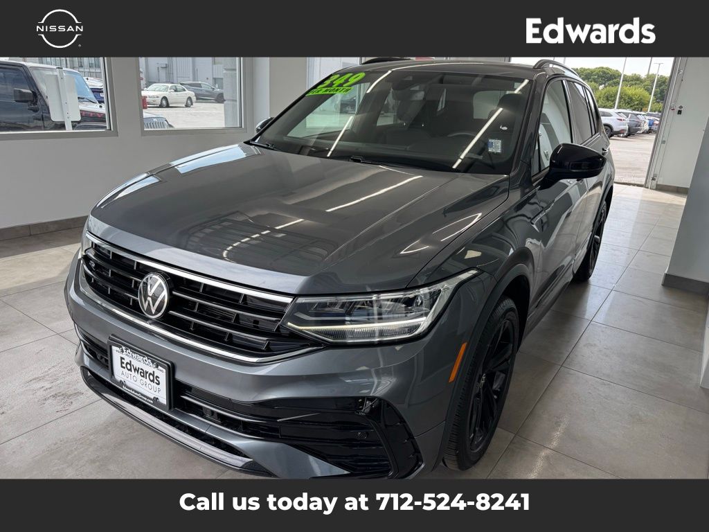 2023 Volkswagen Tiguan SE R-Line Black photo 4