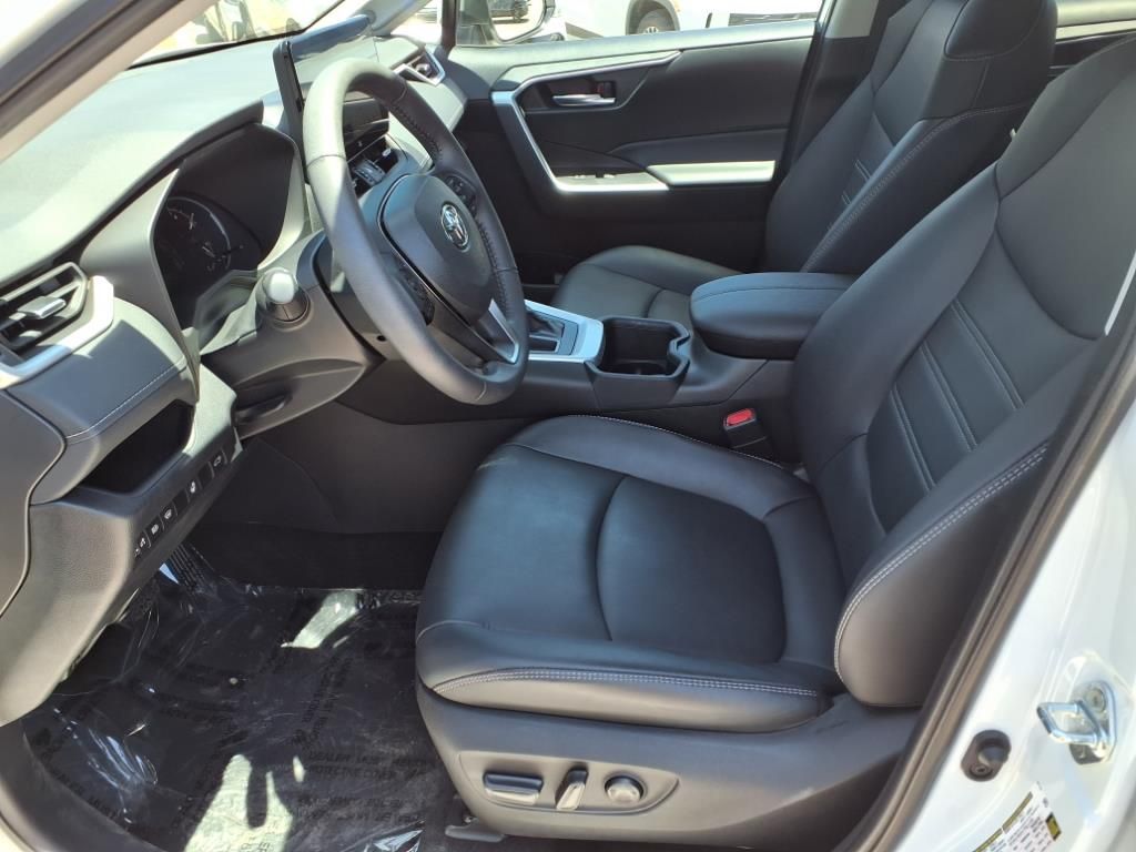 2024 Toyota RAV4 XLE Premium photo 16
