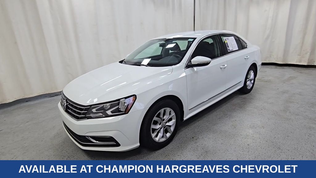 2017 Volkswagen Passat S photo 3
