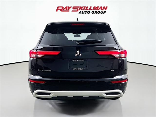 2024 Mitsubishi Outlander SE photo 4
