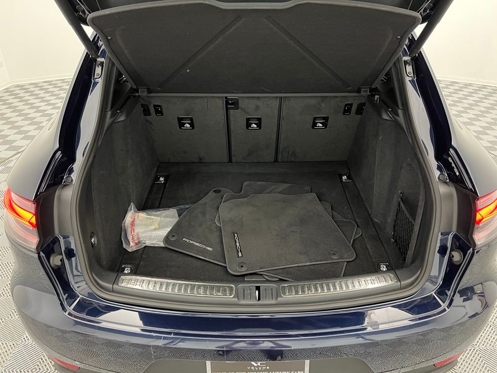 2021 Porsche Macan Base photo 33