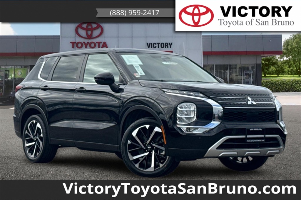 2024 Mitsubishi Outlander SE's photo