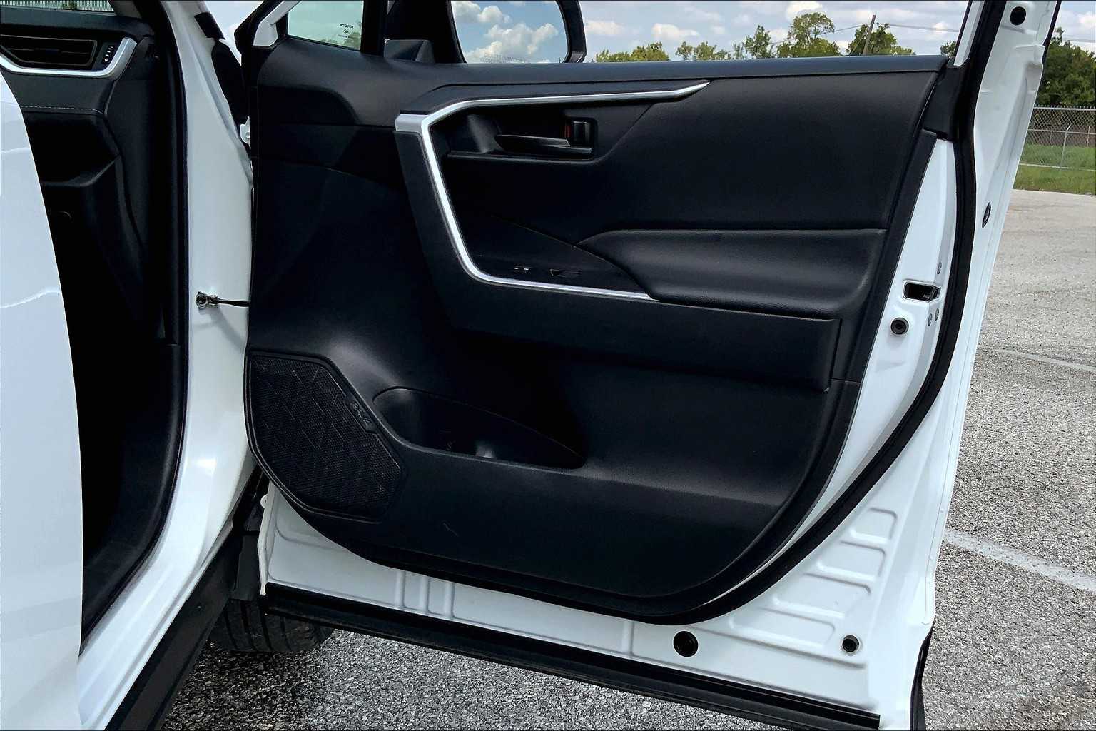 2024 Toyota RAV4 LE photo 19