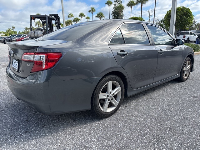2014 Toyota Camry SE photo 3