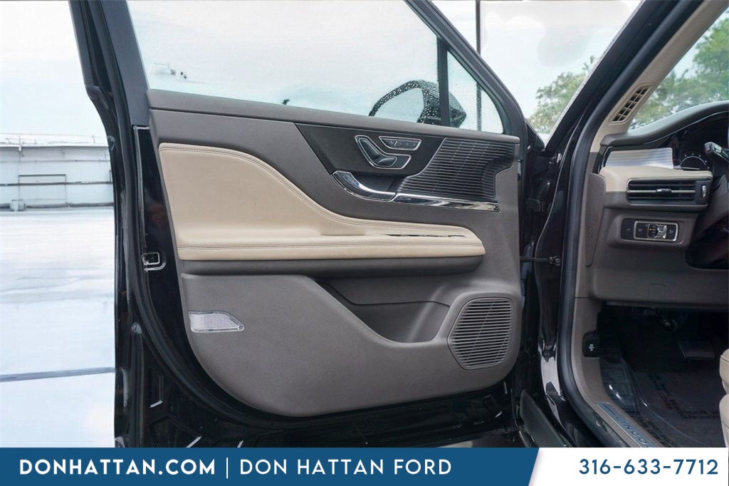 2022 Lincoln Corsair Standard photo 13