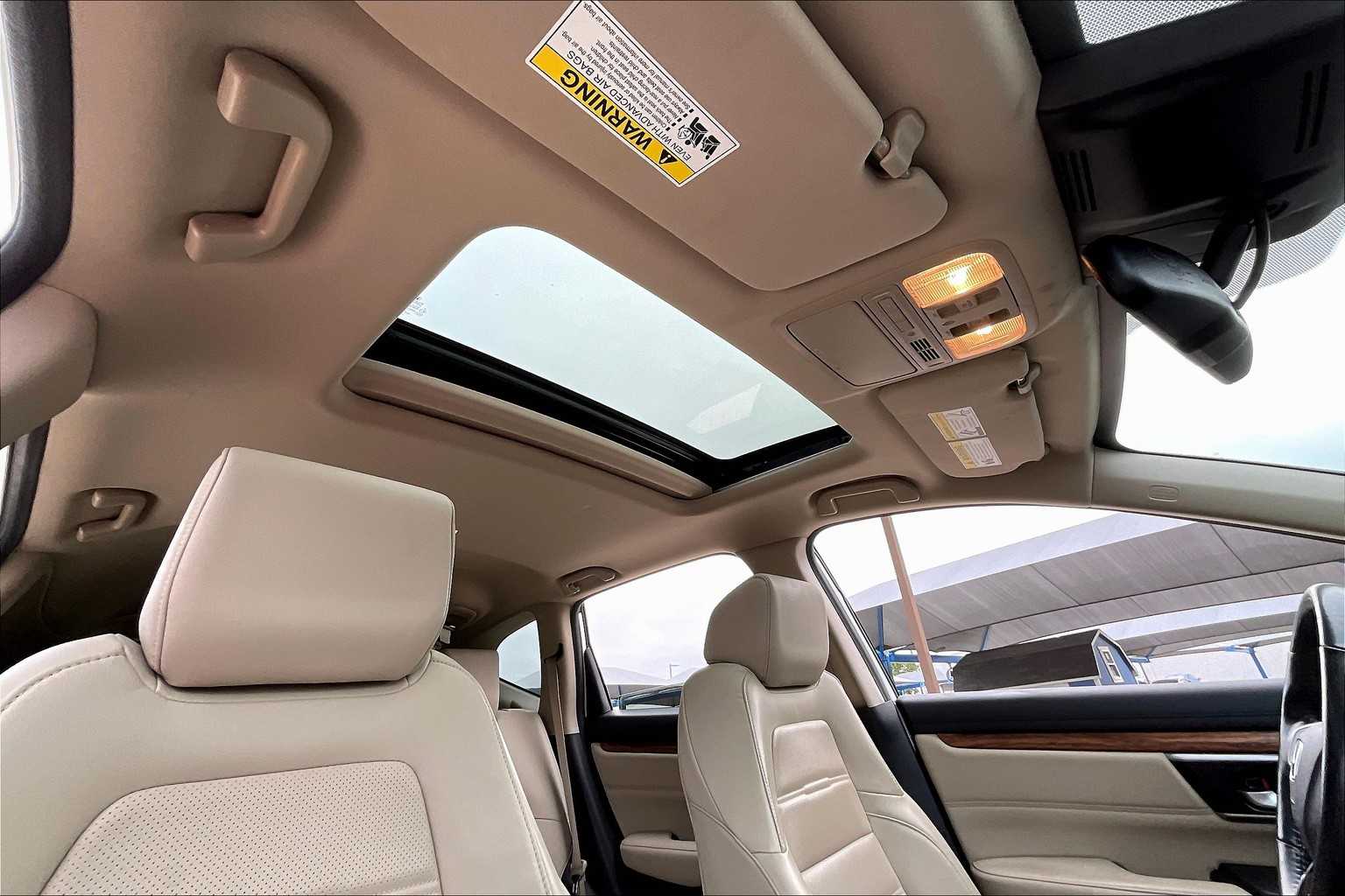 2022 Honda CR-V Hybrid Touring photo 12