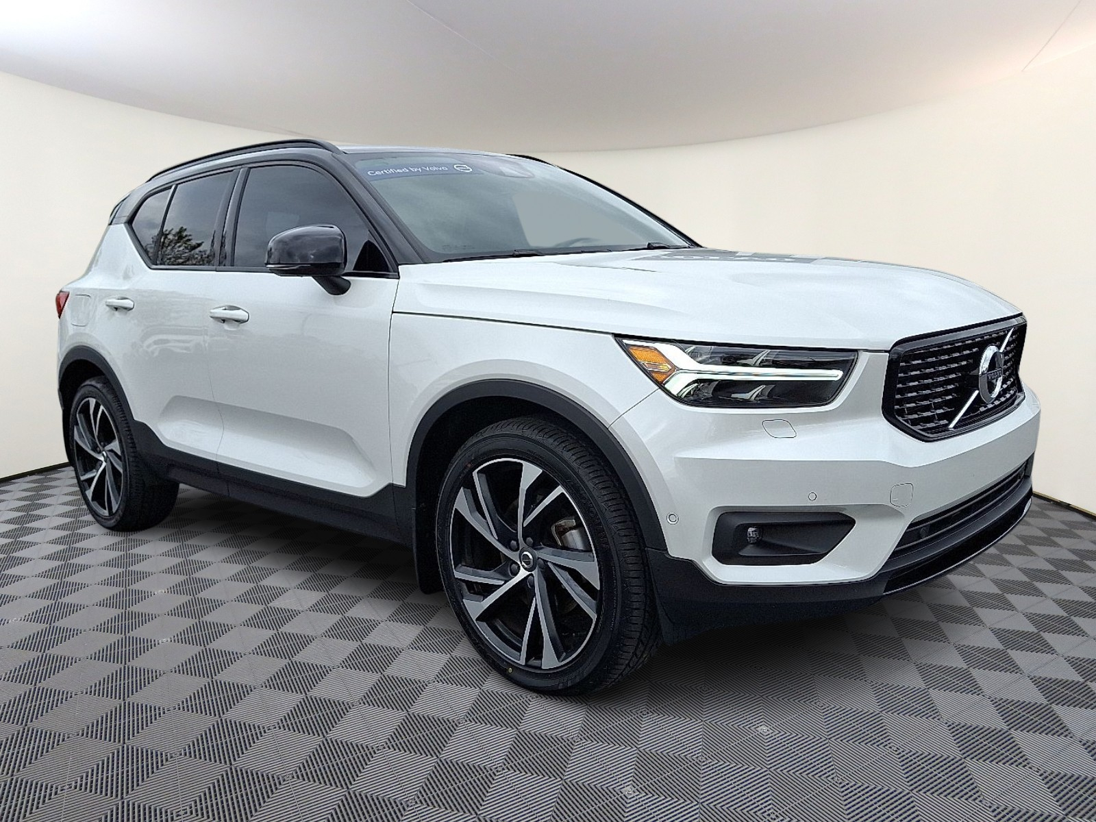 2022 Volvo XC40 R-Design's photo