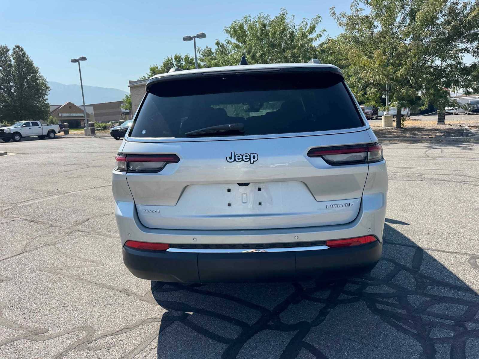 2025 Jeep Grand Cherokee Limited photo 3