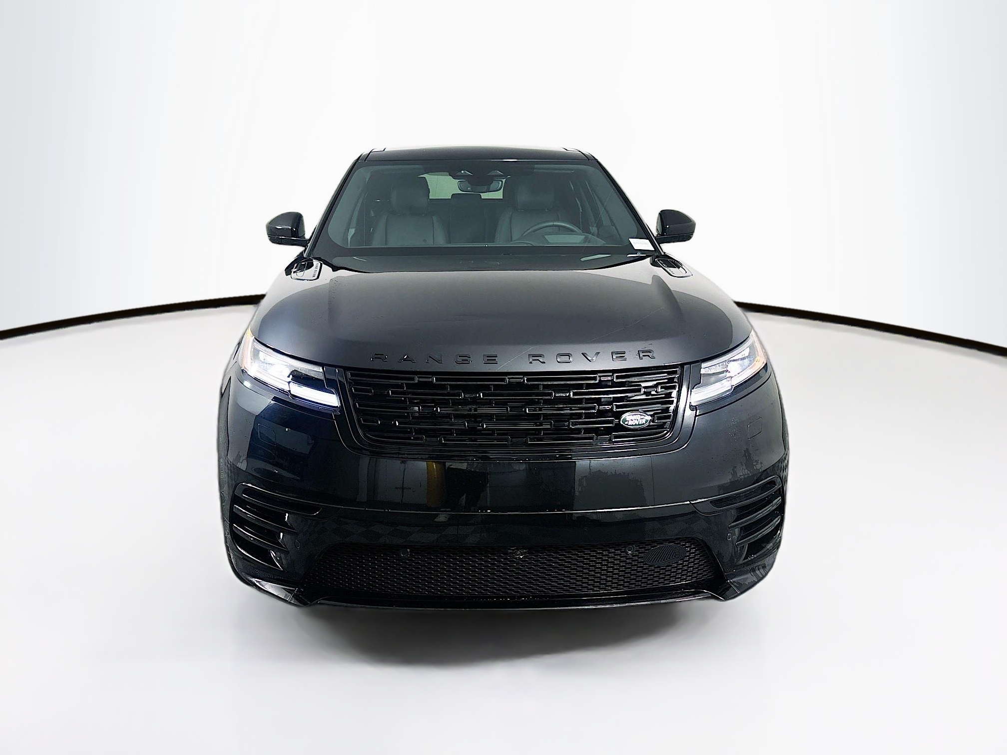 2026 Land Rover Range Rover Velar SE photo 2