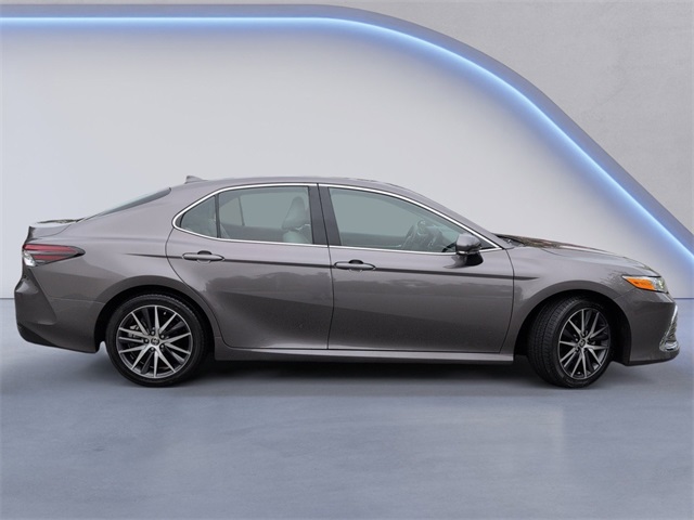 2022 Toyota Camry Hybrid XLE photo 3
