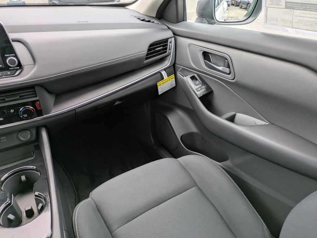 2026 Nissan Rogue S photo 13