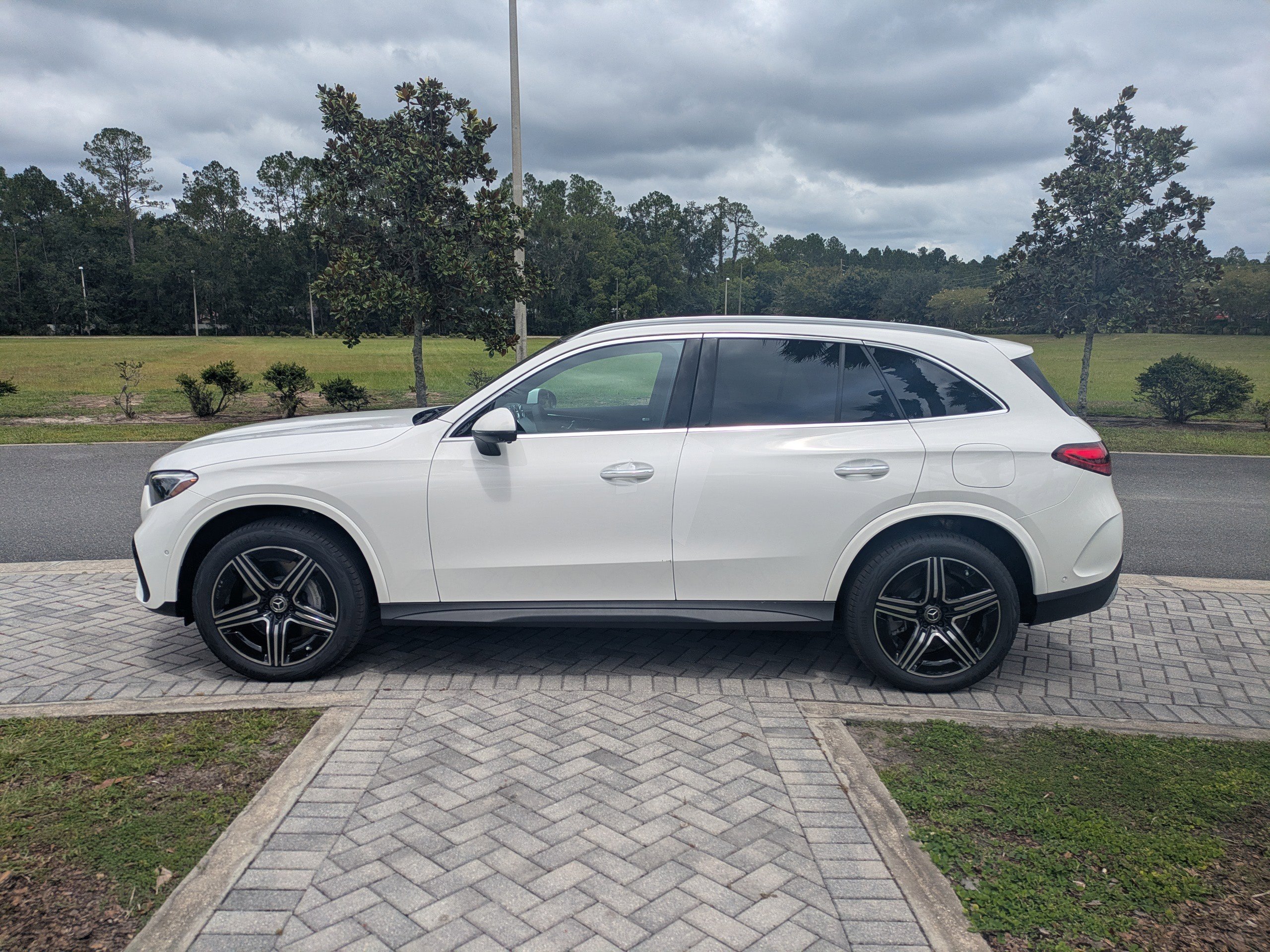 2026 Mercedes Benz GLC 350e 4MATIC photo 9