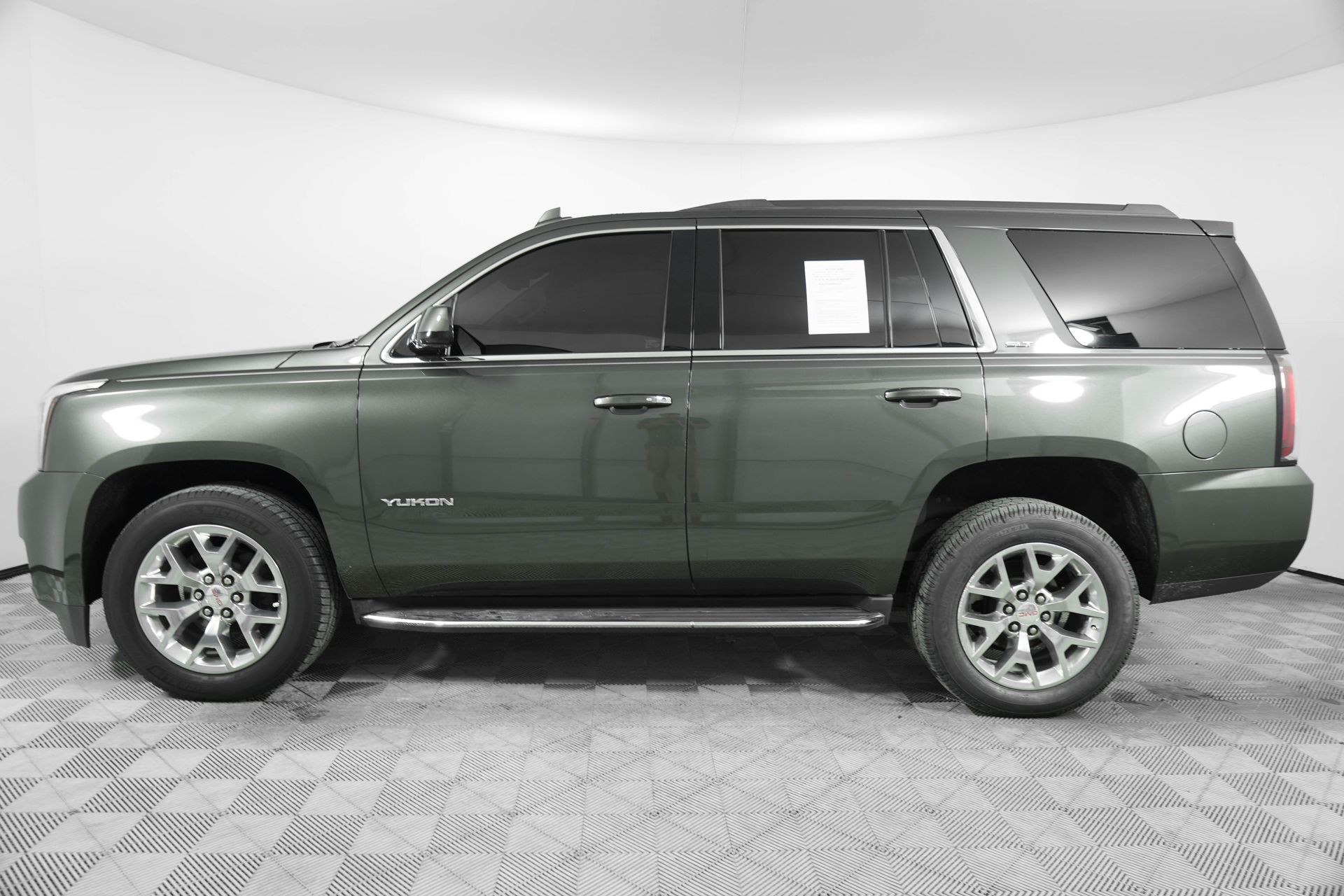 2020 Gmc Yukon SLT photo 4