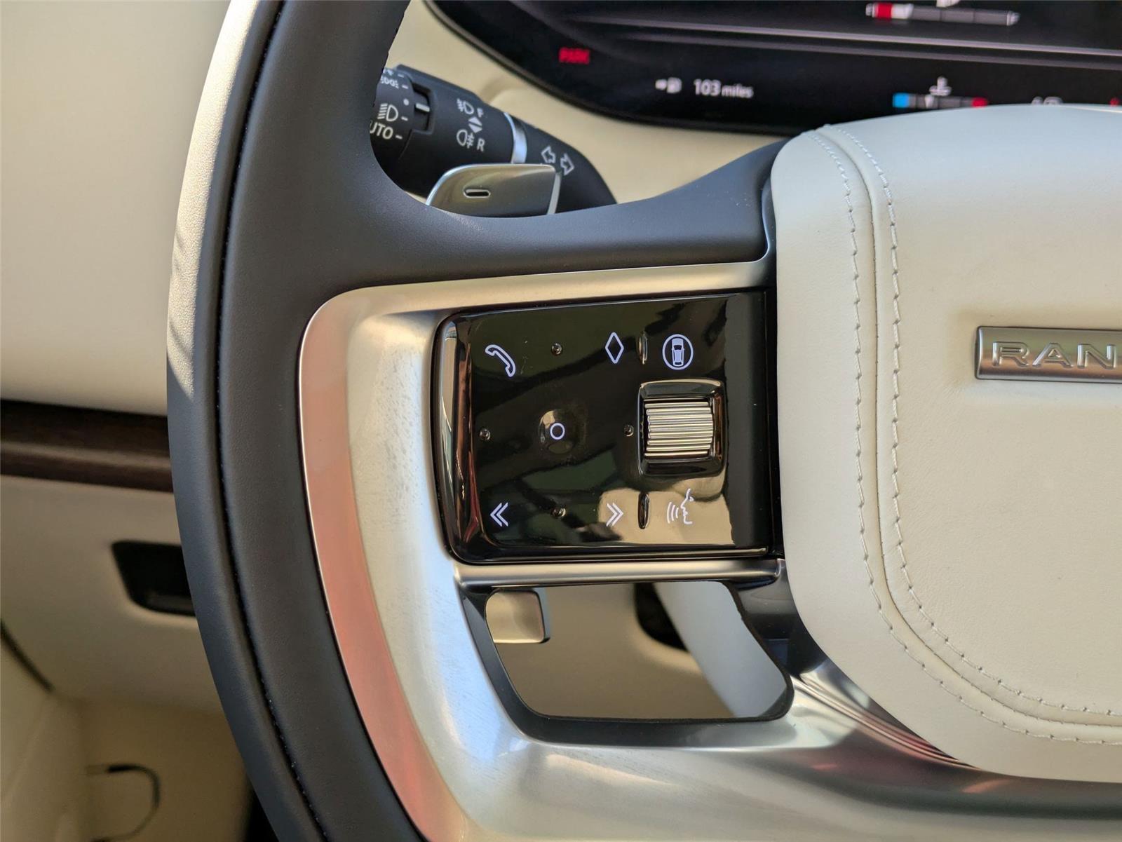 2025 Land Rover Range Rover SE photo 16