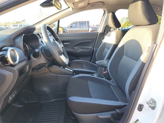 2025 Nissan Versa SV photo 5
