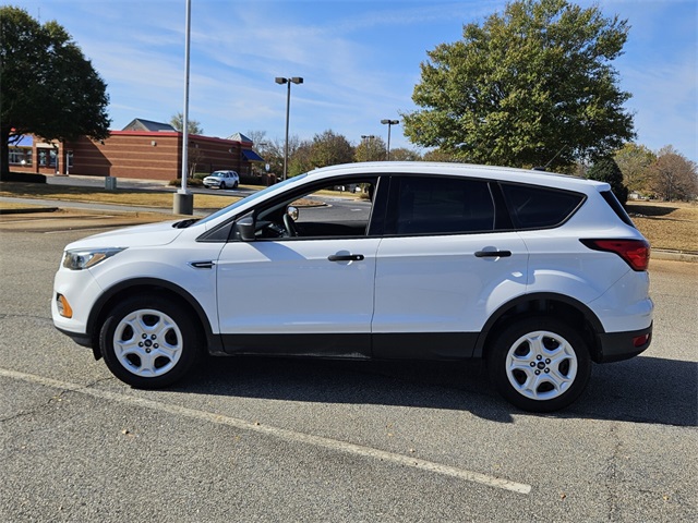 2019 Ford Escape S photo 3
