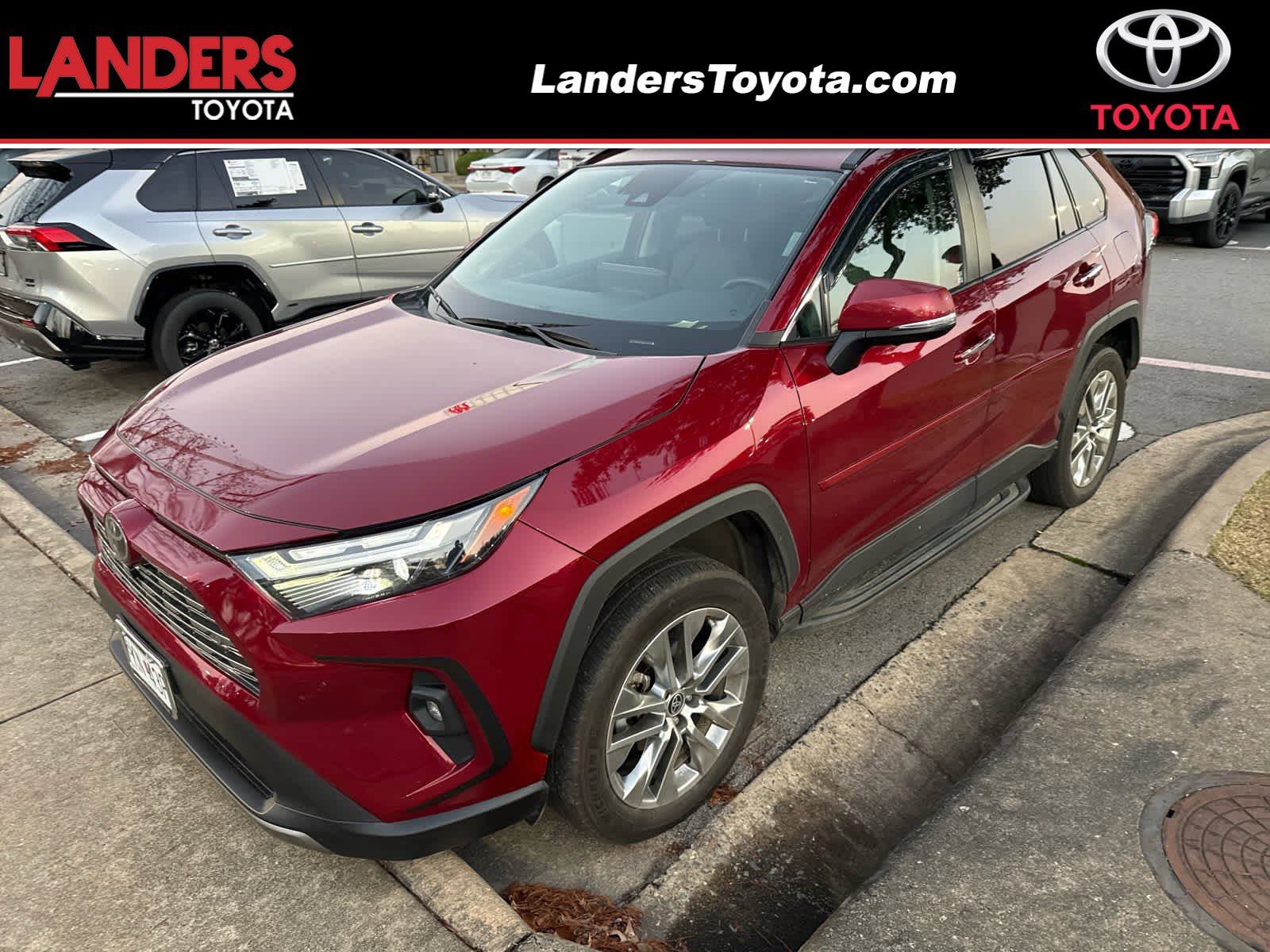 2023 Toyota RAV4 Limited's photo