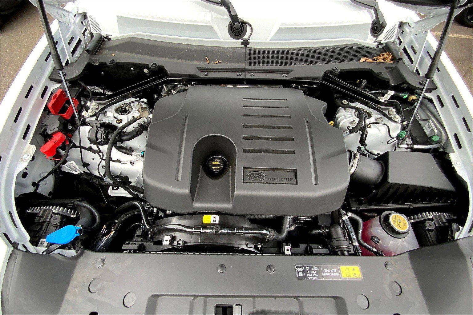 2025 Land Rover Defender 130 X-Dynamic SE photo 11