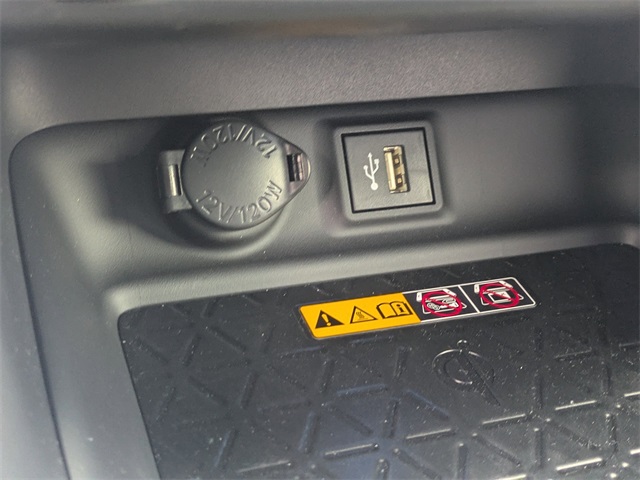 2025 Toyota RAV4 Hybrid XSE photo 21