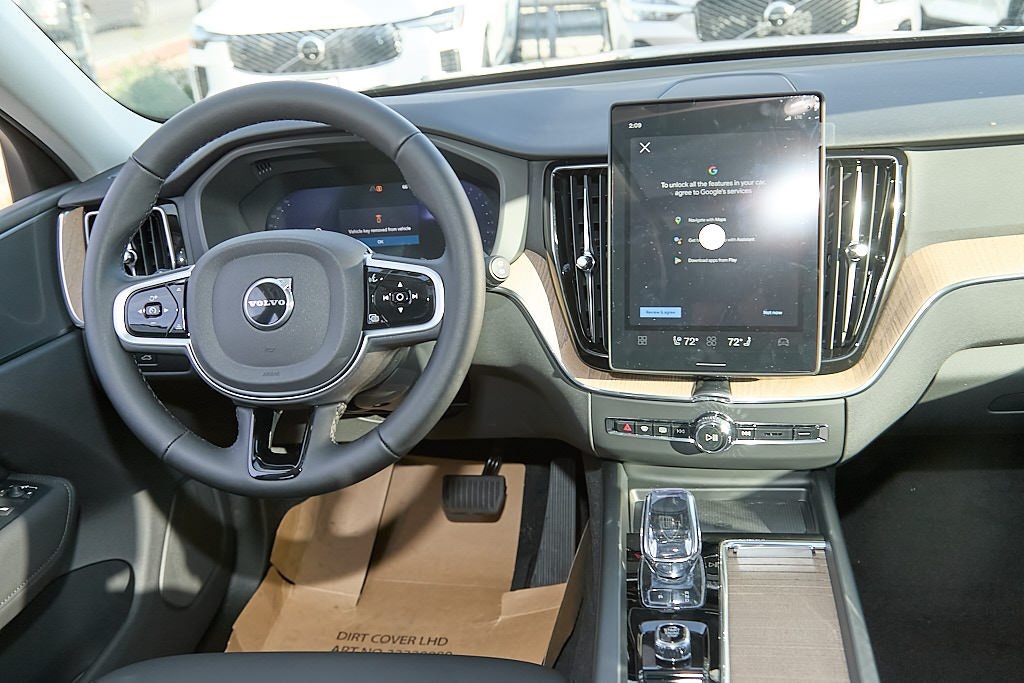 2026 VOLVO XC60 - Image 22