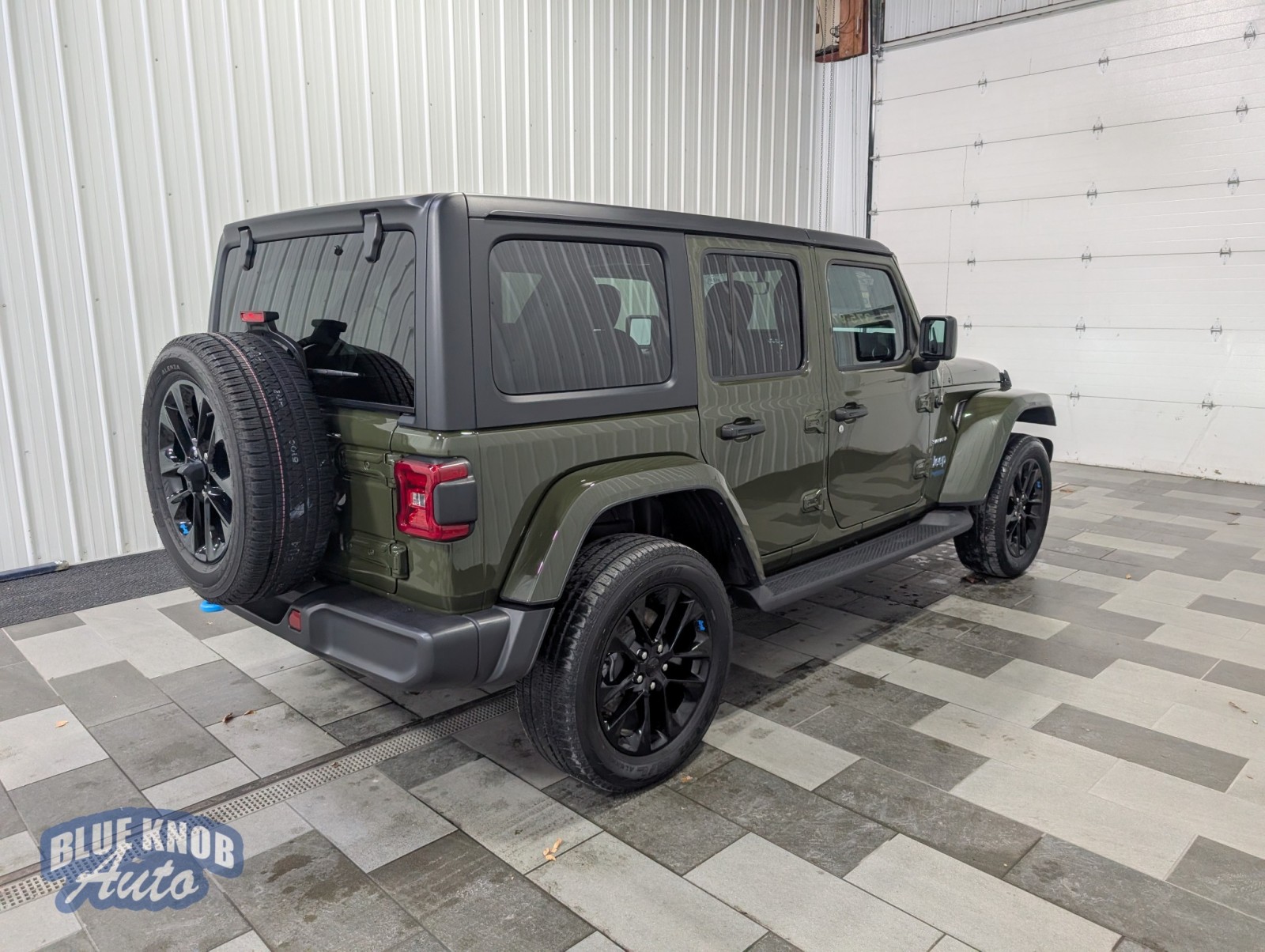 2022 Jeep Wrangler 4xe Unlimited Sahara photo 3