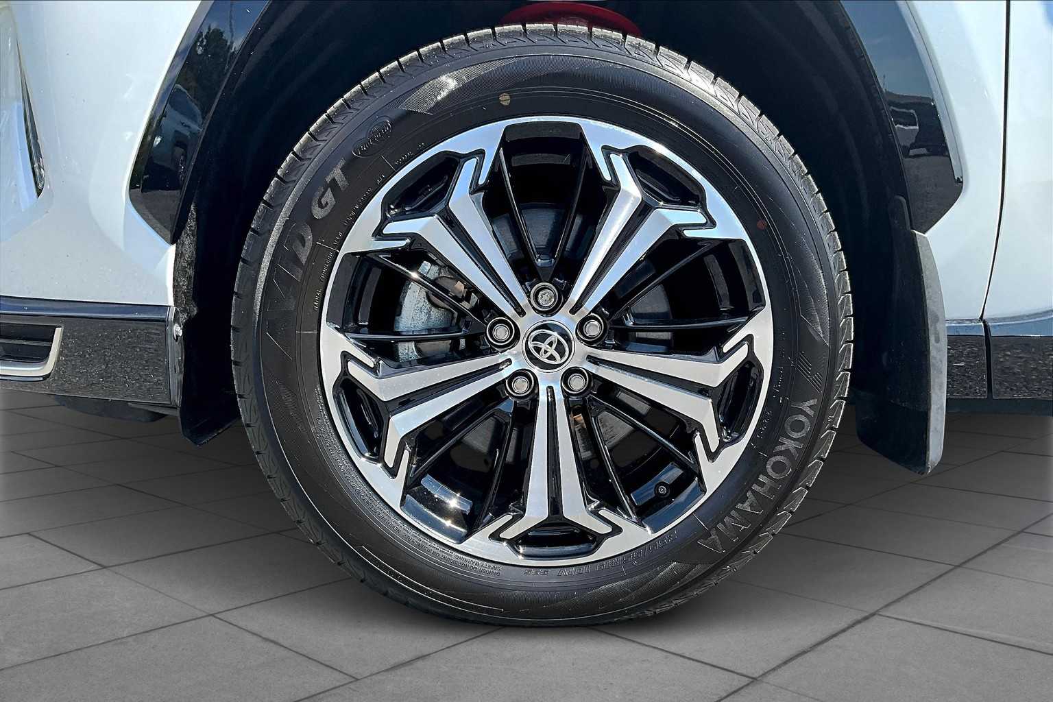 2024 Toyota RAV4 Prime XSE Premium photo 9