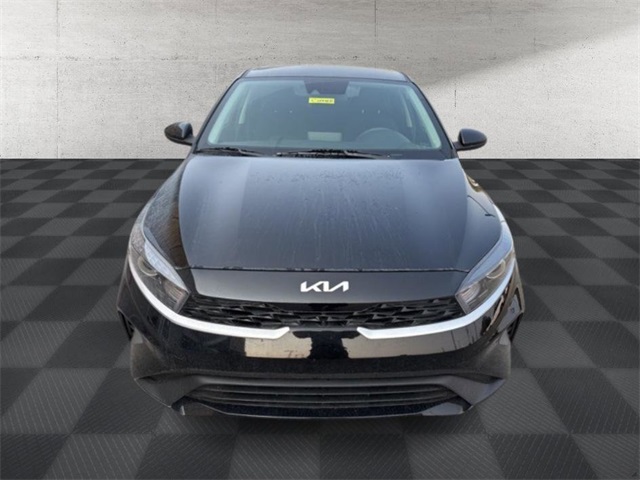 2023 Kia Forte LX photo 2