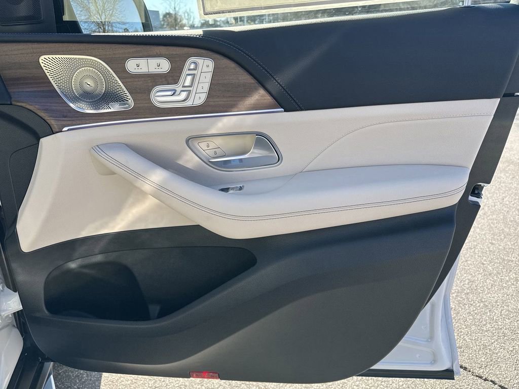 2025 Mercedes Benz GLS 450 4MATIC photo 14
