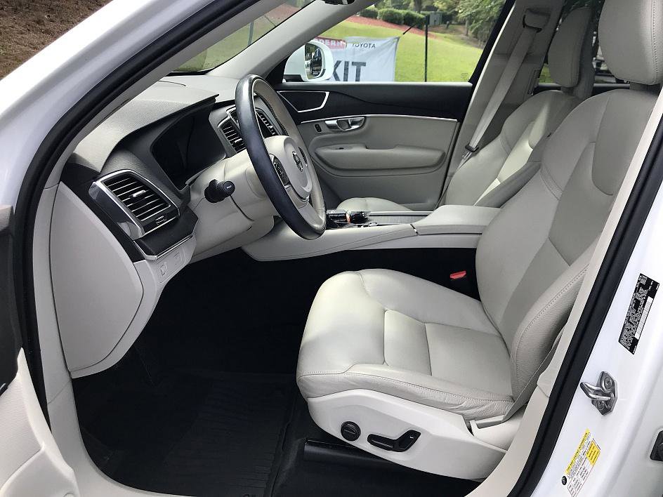 2020 Volvo XC90 T5 Momentum photo 9