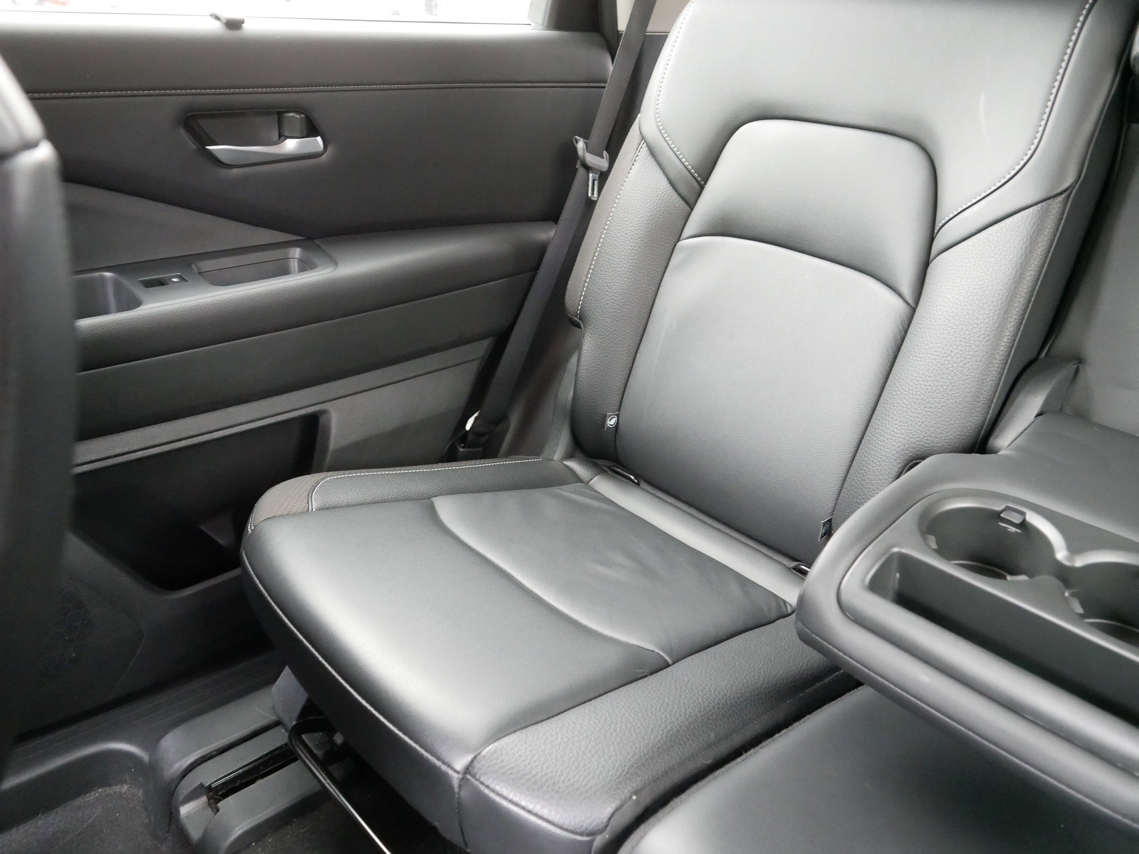 2024 Nissan Pathfinder SL photo 12