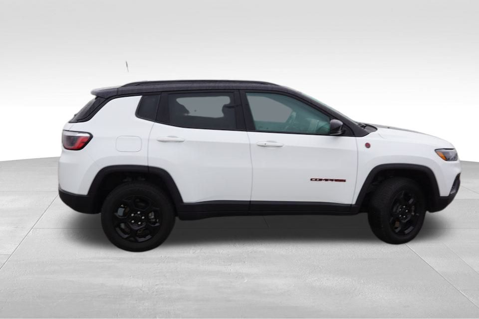 2023 Jeep Compass Trailhawk photo 3