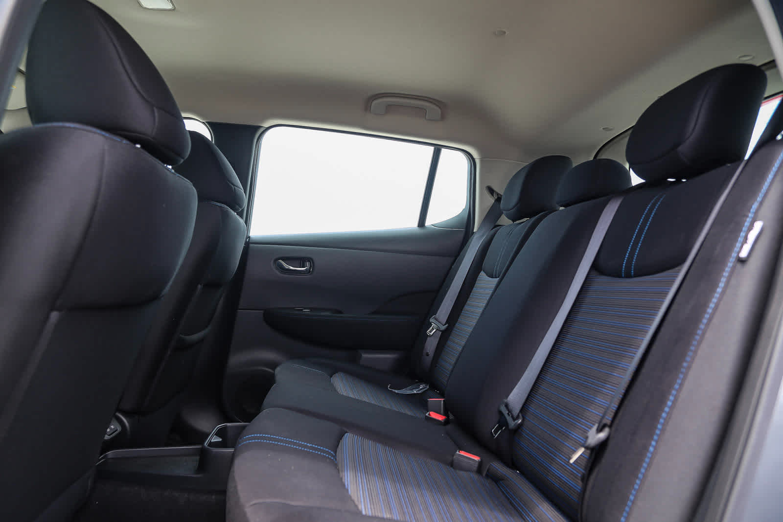 2025 Nissan Leaf S photo 18