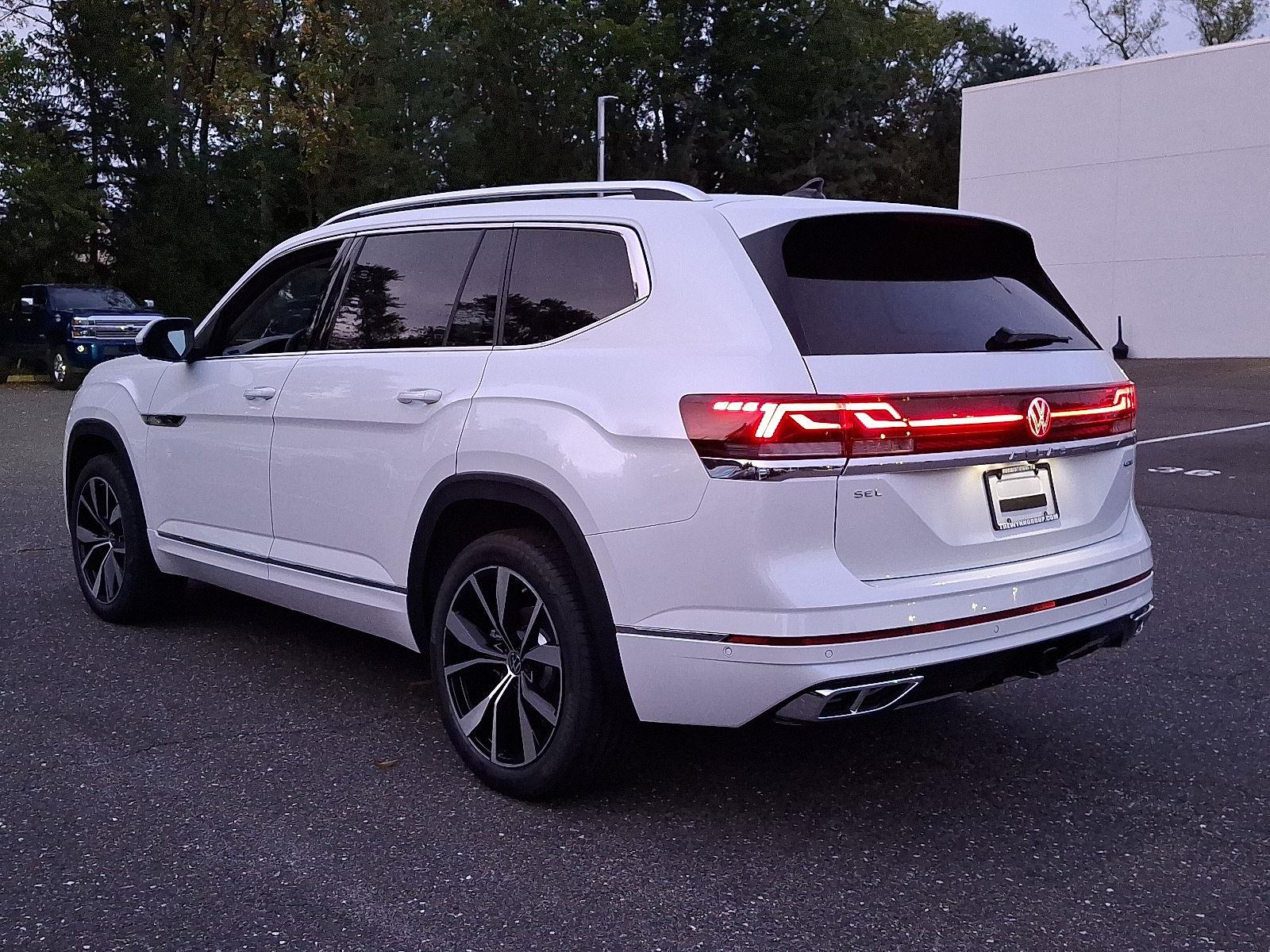 2026 Volkswagen Atlas SEL Premium R-Line photo 3