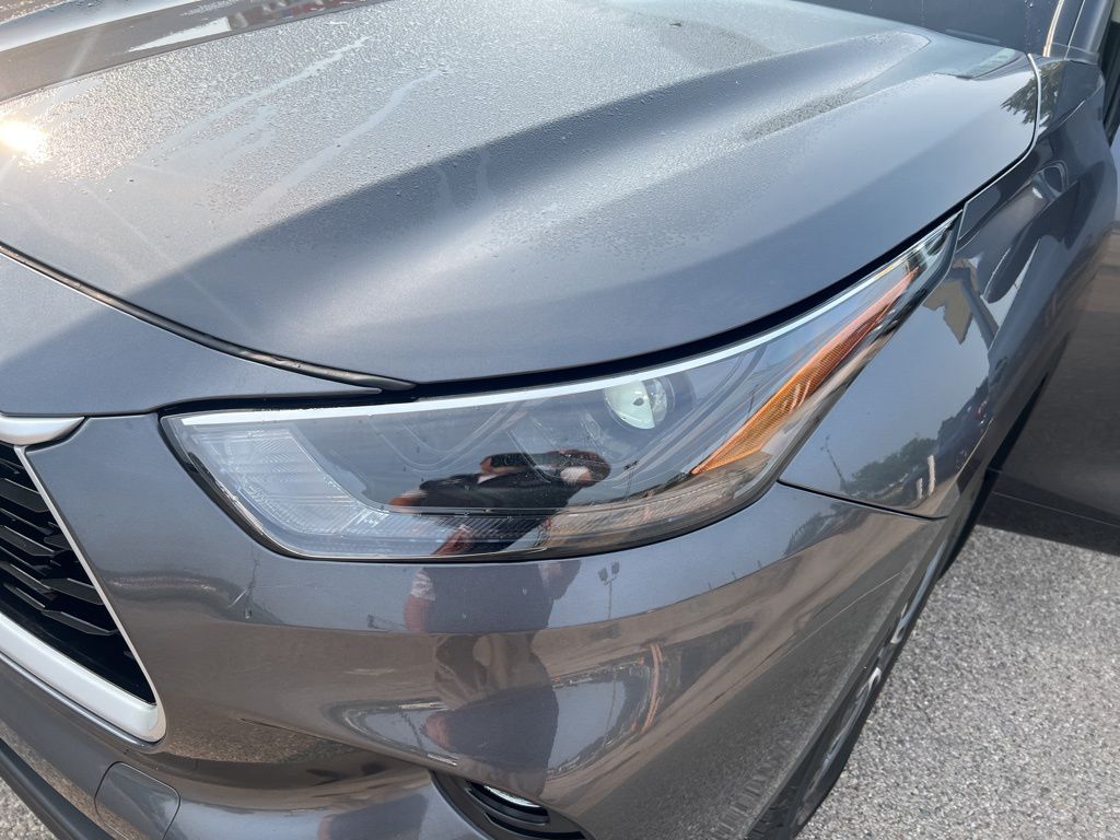 2022 Toyota Highlander XLE photo 29