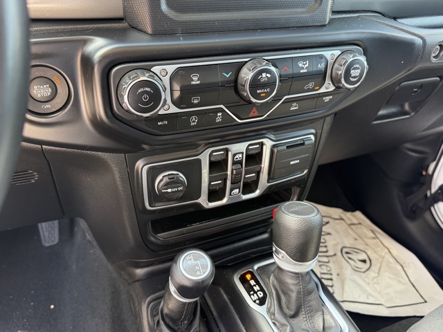 2022 Jeep Gladiator Willys photo 21