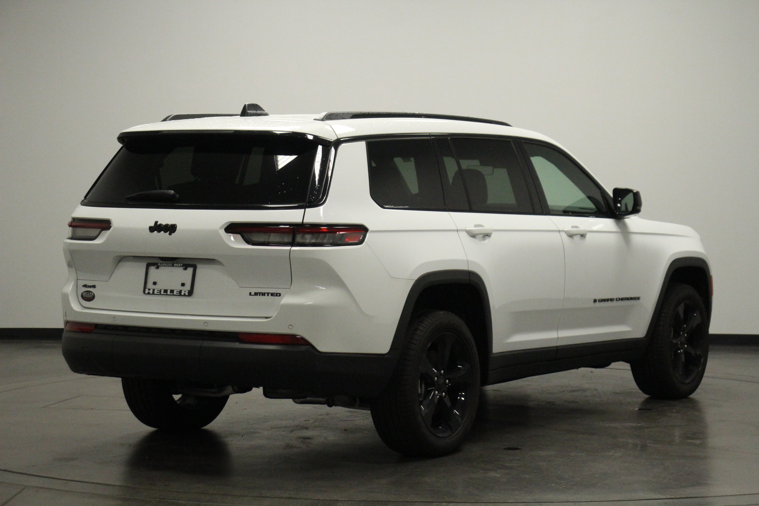 2025 Jeep Grand Cherokee Limited photo 2