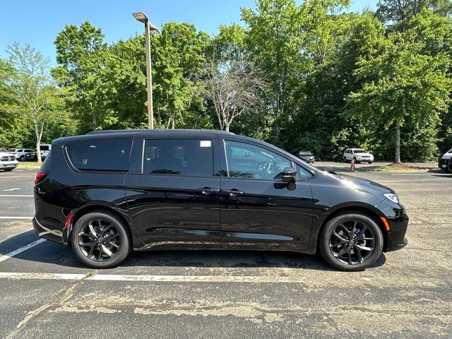 2025 Chrysler Pacifica Limited photo 3