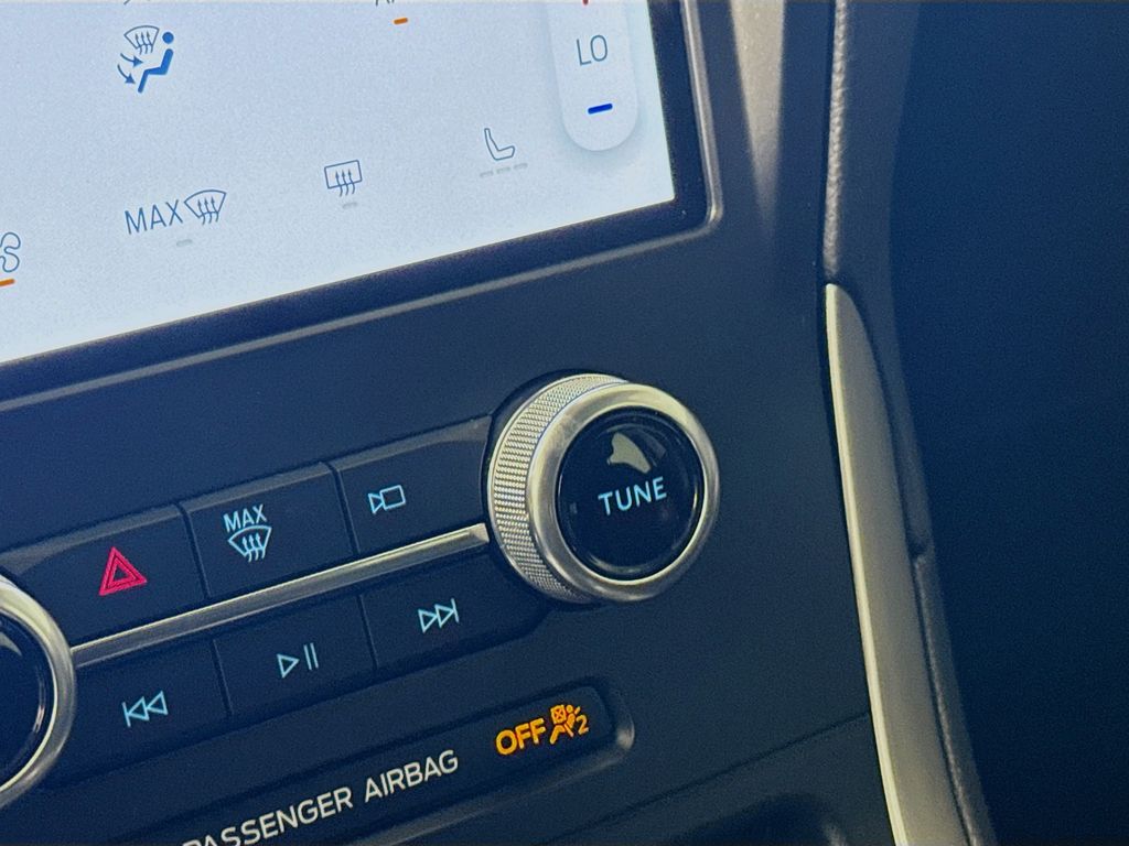 2022 Ford Edge SEL photo 19