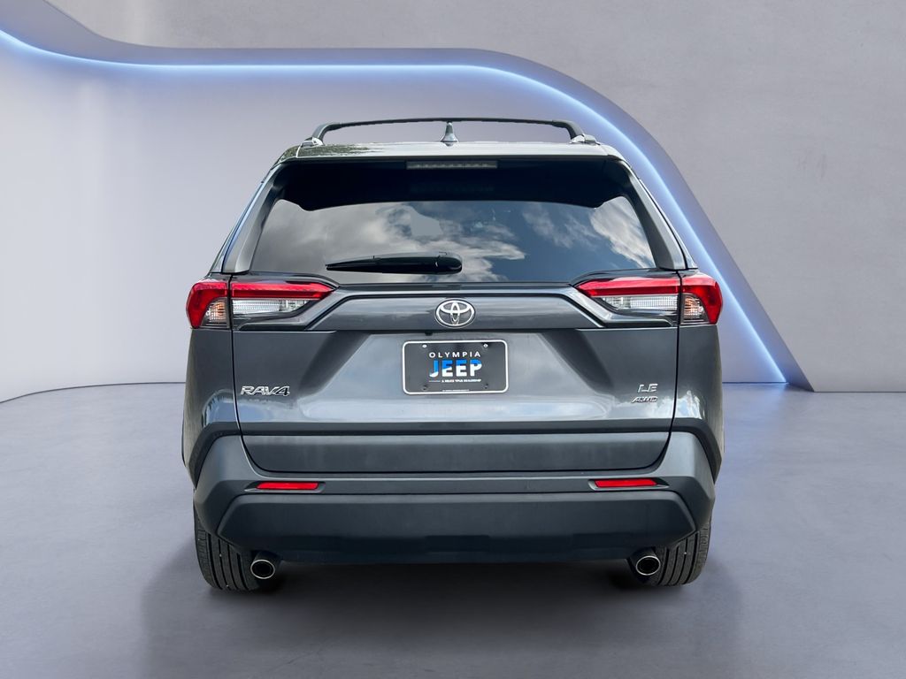 2021 Toyota RAV4 LE photo 4