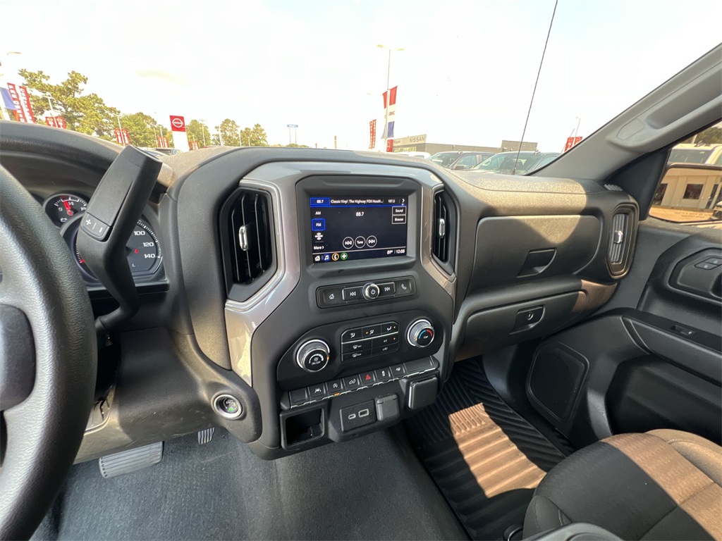 2023 Chevrolet Silverado 1500 Custom photo 25