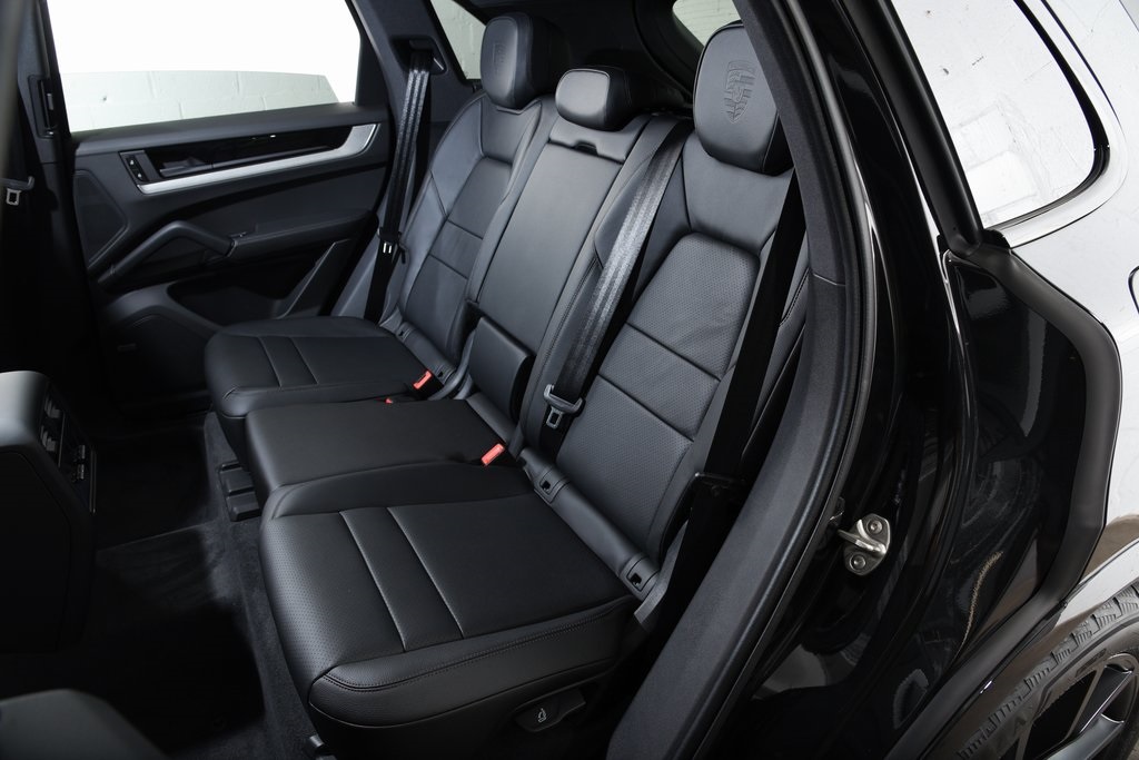 2026 Porsche Cayenne S E-Hybrid photo 35