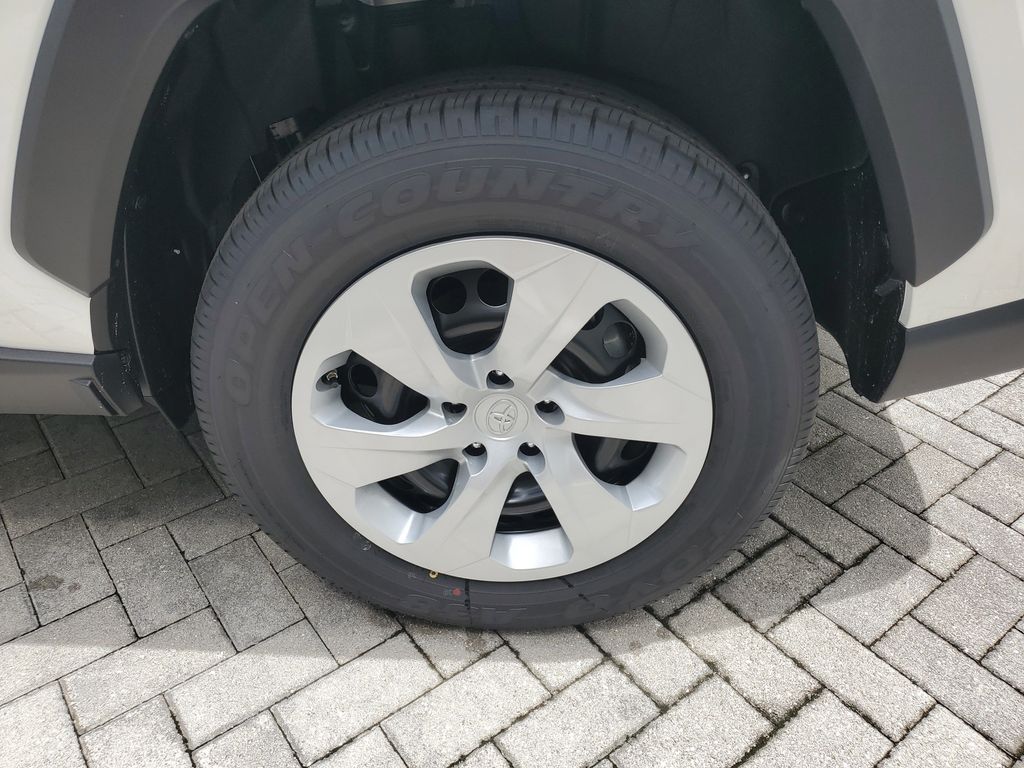 2025 Toyota RAV4 LE photo 8