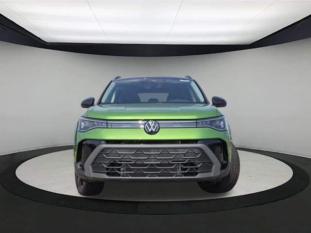 2025 Volkswagen Taos SE photo 3